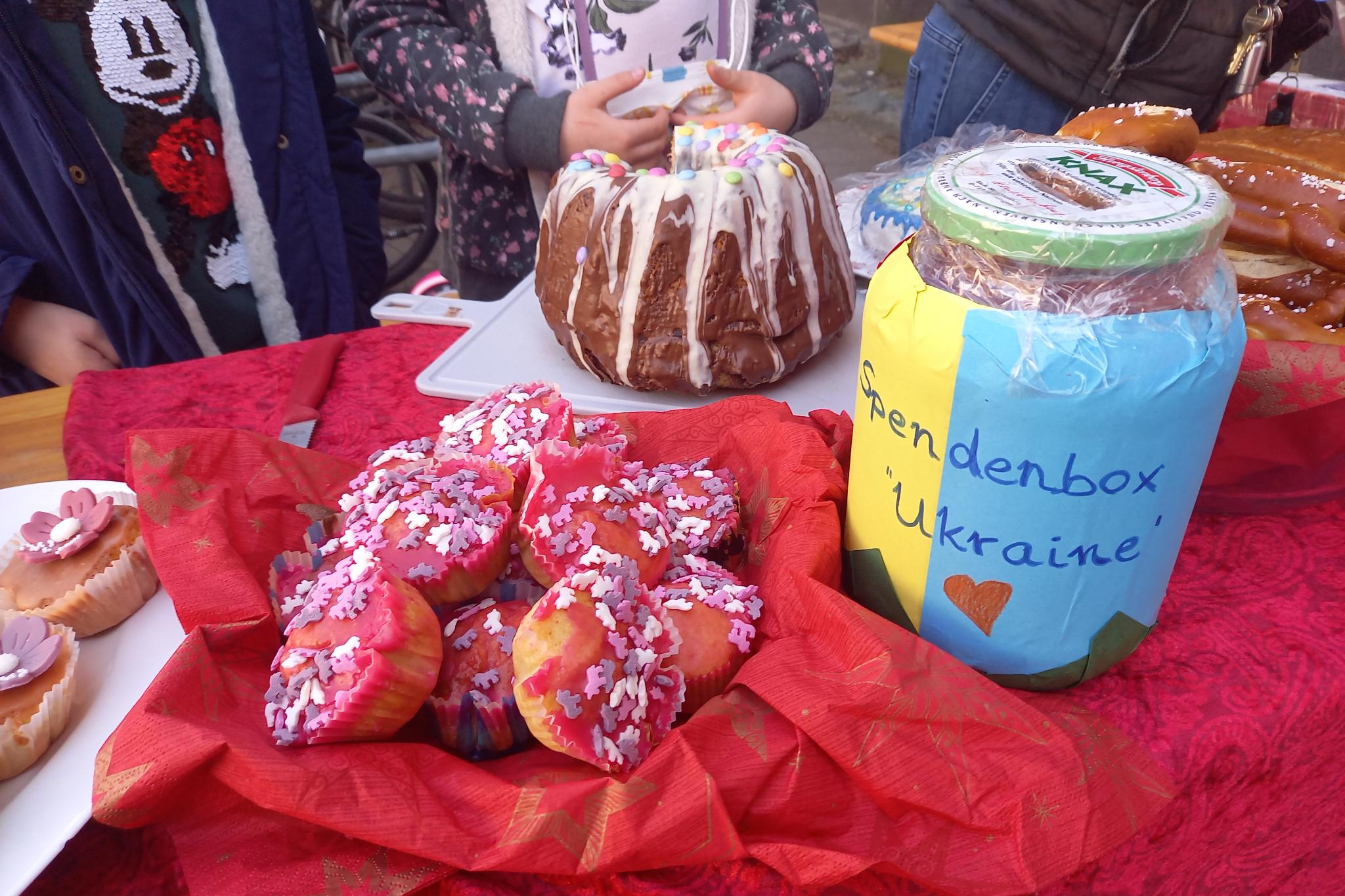 Kuchenverkauf für die Ukraine